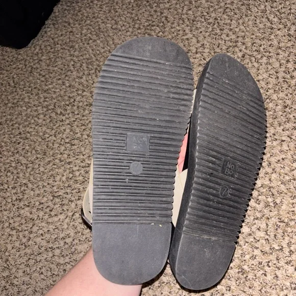 No Boundaries Beige and Black Sandals - Picture 4 of 4